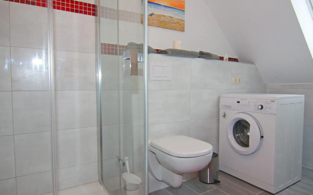 Apartment house, Lütow