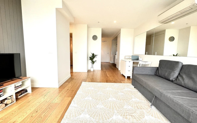 Readyset Apartment on Emerald