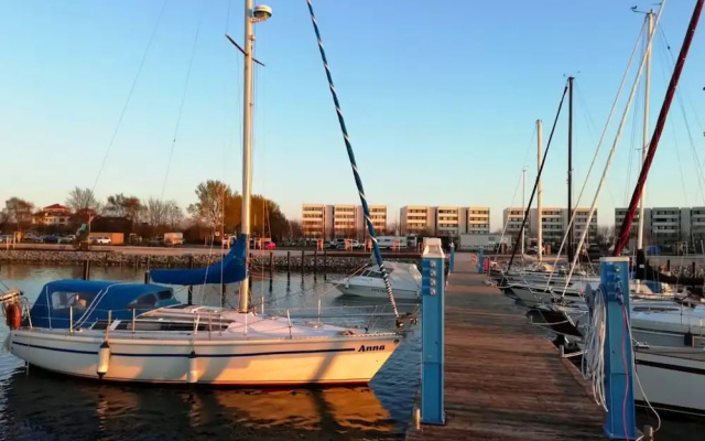 Ferienwohnung Am Yachthafen mit Balkon