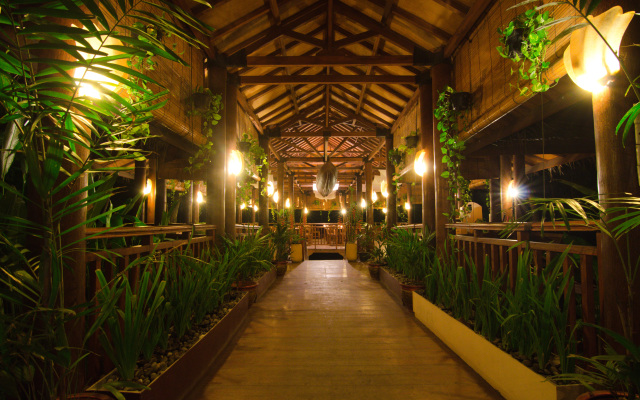 Hawaii Resort Family Suites @ Anyer Beach