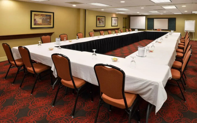Holiday Inn Express Crestwood by IHG