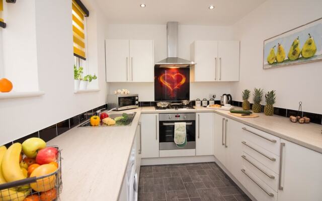 Newly Refurbished 3 Bedroom House