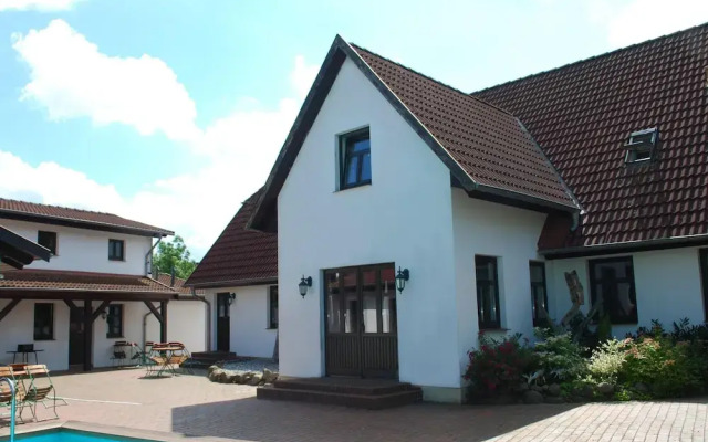 Idyllische Wohnung mit Pool in Mecklenburg