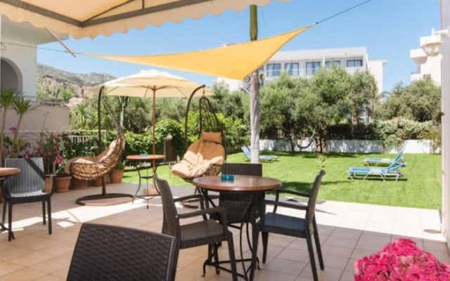 Emerald Studio & Hotel