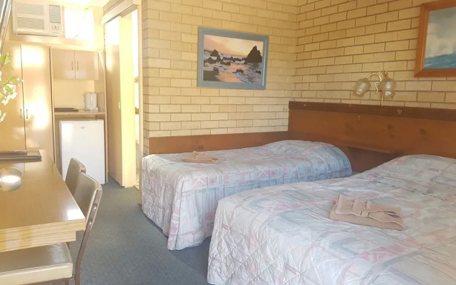 Lake Front Motel