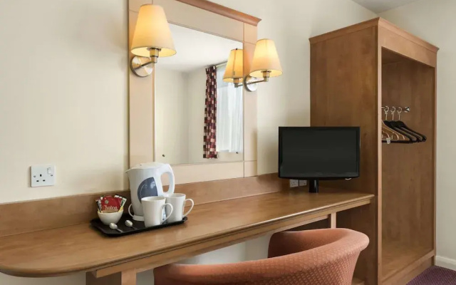 Days Inn Cannock Norton Canes M6 Toll