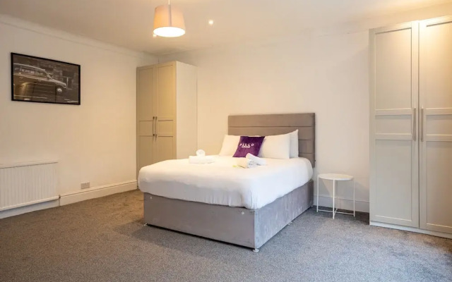 Pillo Rooms - 4BR House near Heaton Park
