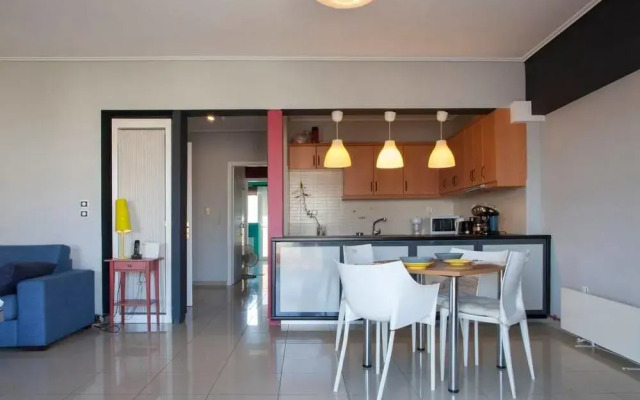 Bright Central Apt in Athens