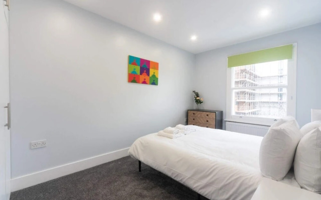 Bright & Chic St John's Hill Duplex