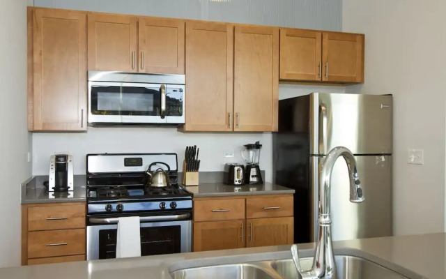 Distinct Lincoln Park Suites by Sonder