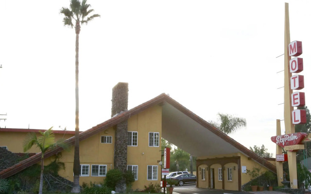 Sky Palm Motel