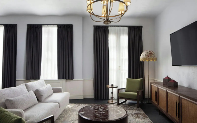 Adahan DeCamondo Pera, Autograph Collection