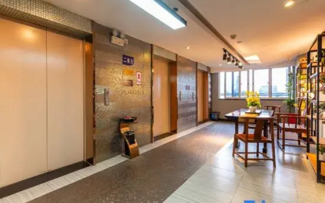 Prague Supai Hotel (Nanning East Railway Station)