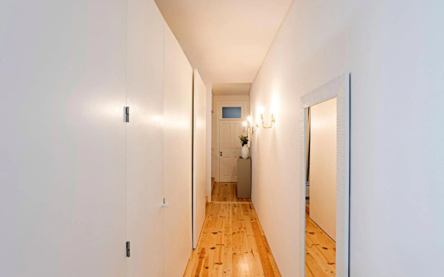 Lóios 1BR Flat Downtown by LovelyStay