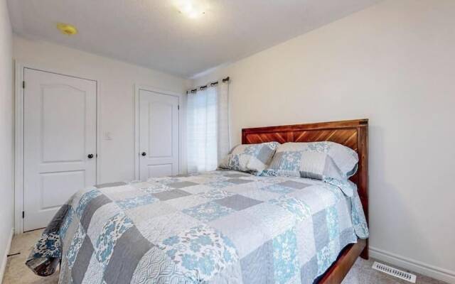 Elegant 3-bedroom House - Bowmanville