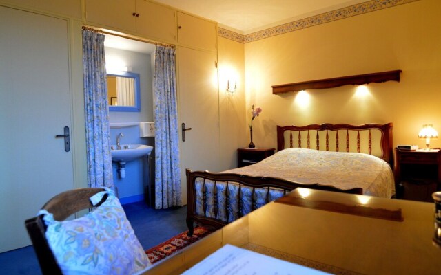 Modern Holiday Home in Vault-de-Lugny with Meadow View