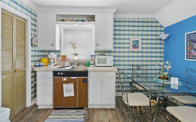 1221 Beachview by Hodnett Cooper