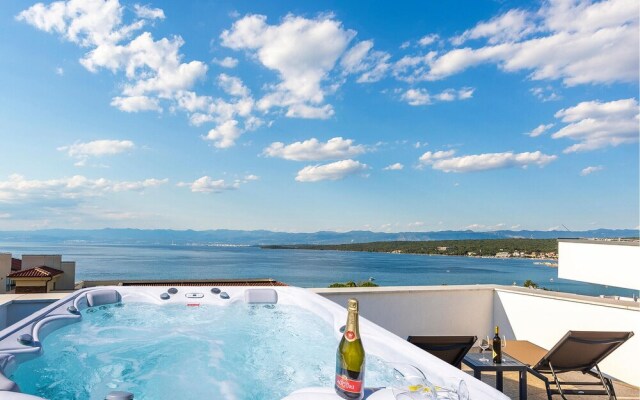 Beautiful Apartment in Malinska With Jacuzzi, Wifi and 3 Bedrooms