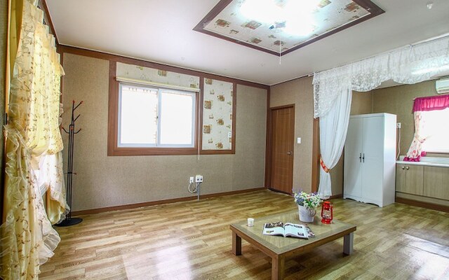 Eurwangrini Sea & Star House Pension