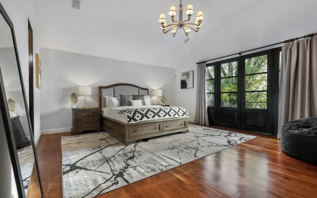 Spanish Villa - Stunning Coldwater Canyon Villa With Pool and Views