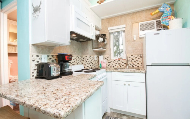 Tropic Terrace #9 - Beachfront Rental Studio Bedroom Condo by Redawning