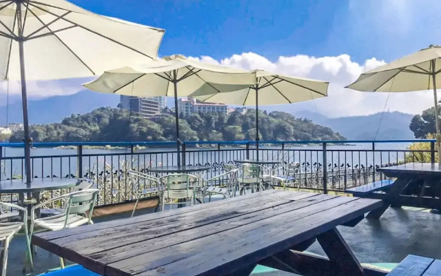 Bishui Shanju Lakeside B&B