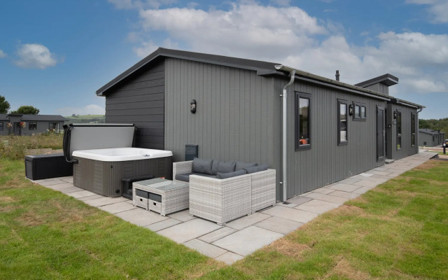 Ael-y-bryn - Luxury Lodge Hot Tub Three En-suite Bedrooms