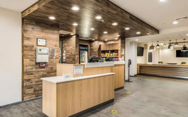 Comfort Suites Four Seasons