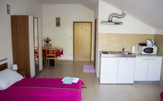 Apartments Lira