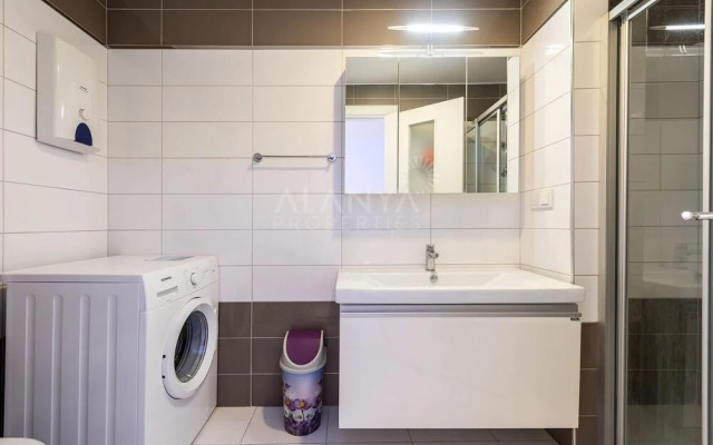 5 Star Luxury Emerald Complex