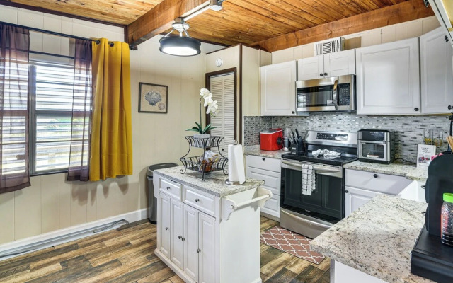 Private Pool, Deck & Patio: Galveston Oasis!