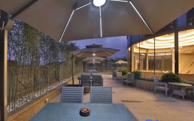 Xing Too Peng Ya Hotel（Buji Da Fen Metro Station Store)