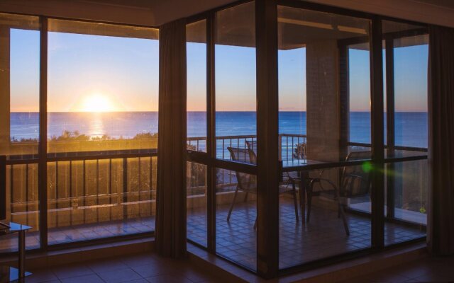 Capricorn One Beachside Holiday Apartment-Official