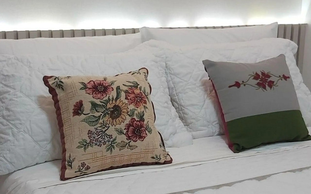 Apartamento alto padrão em condomínio pé na areia
