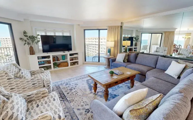 Inlet Reef 609 4 Bedroom Condo by RedAwning