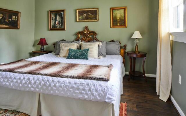 Apt2@EdenBrae - Walkable Southern Gothic Mansion