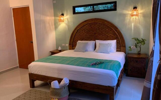 Private Full House with pool and cozy patio