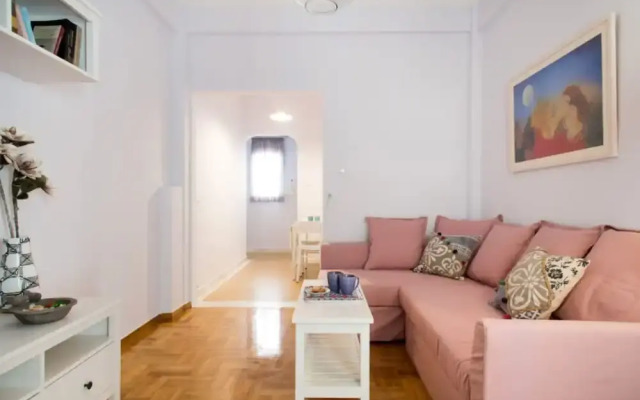 Nephiria, Live like a local next to Acropolis