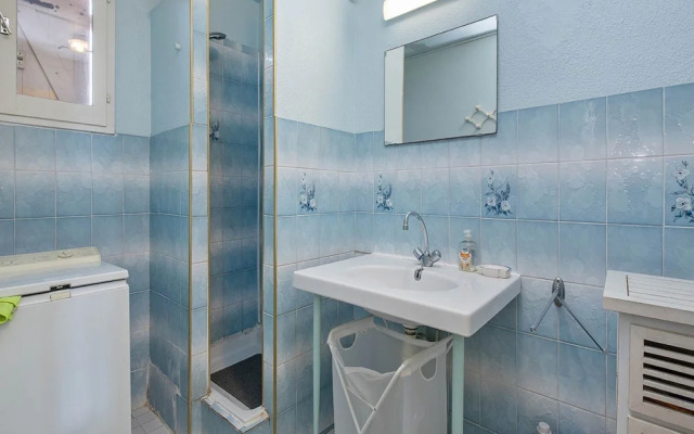 Seaside Family Apartment in Agde