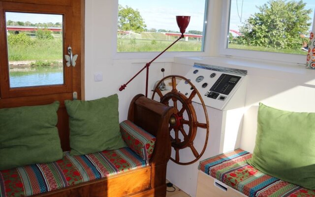 Gite Péniche Mon'Ro