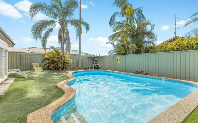 Hunter Home with POOL / CINEMA ROOM / PING PONG