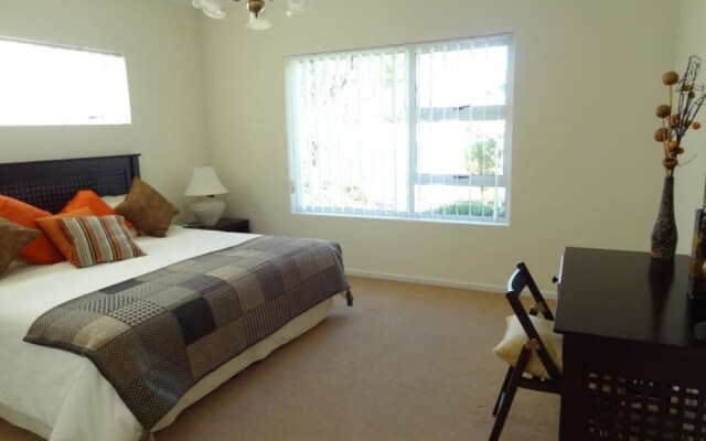 Stunning 3-bed Lakeside Villa With Private Pool