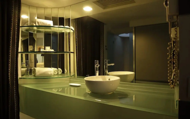 NewPort love hotel
