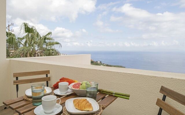 Barbecue and Sunbathing and sea View, Casa Skyline