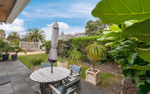 Hibiscus Hideaway - Orewa Holiday Home