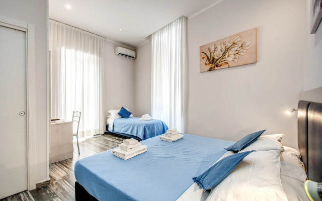 Napoli's Gold Hotel