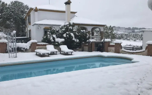 Villa Minerva With Views of the Serrania de Ronda