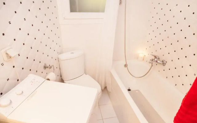 Classic Pied A Terre In Central Athens