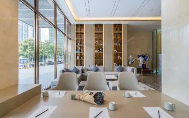 Lavande Hotel (Nanjing South Railway Station Jiulong Lake Subway Station)
