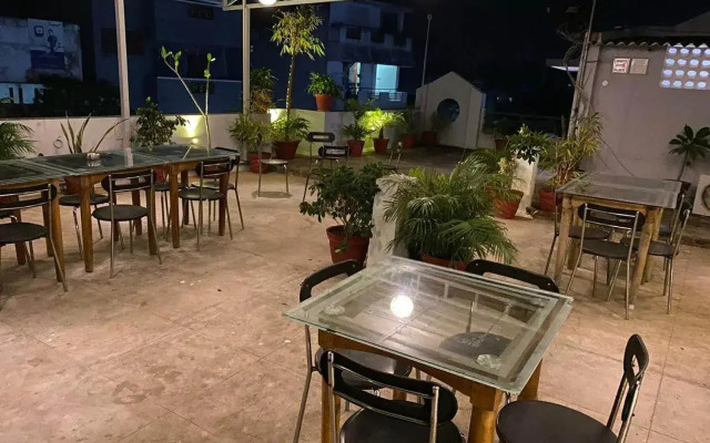 La Paradise Residency
